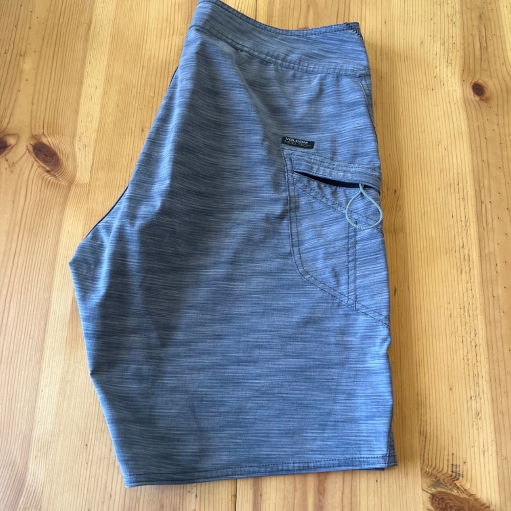 Volcom Mod-Tech Fluent Swim Shorts - Size 30 - image 2